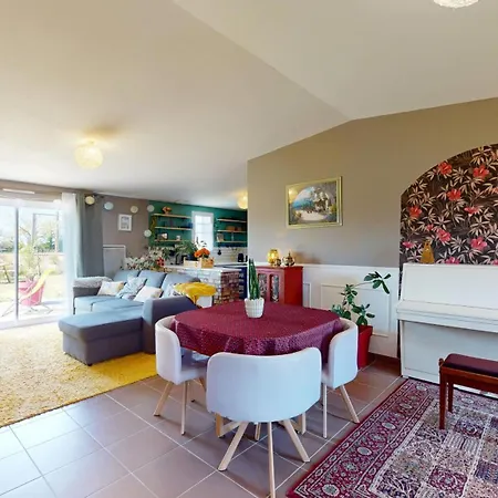 Ecrin Des Chaumes بيت للعطل